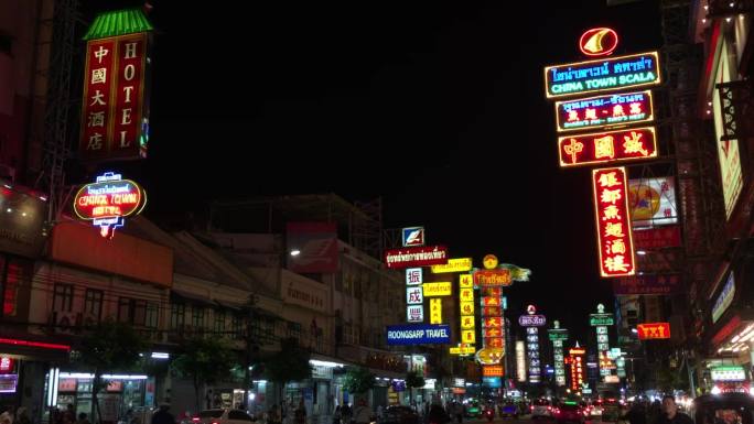繁华的泰国唐人街夜景车水马龙霓虹灯招牌