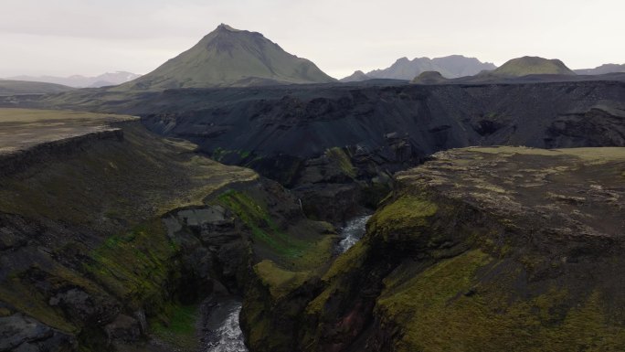 FPV穿越机无人机航拍冰岛森林瀑布高山