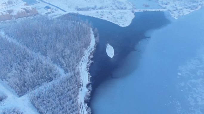 冬季伊犁河芳草湖素材