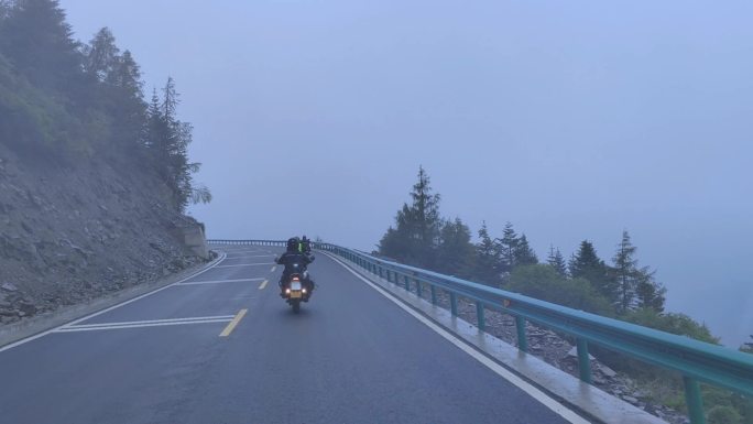 原创摩托车公路旅行电影感镜头视频素材