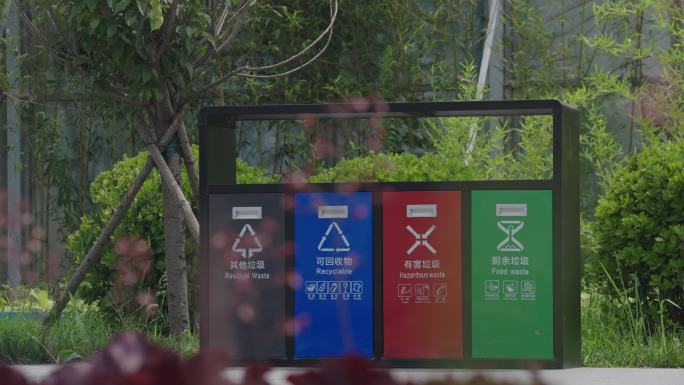 4K实拍垃圾桶垃圾分类环境保护
