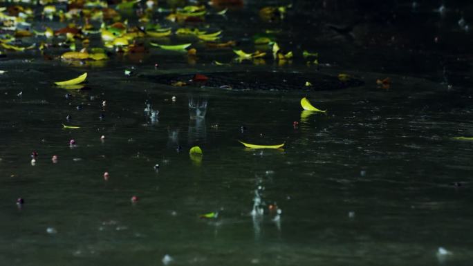 阴天下雨地面雨滴雨季