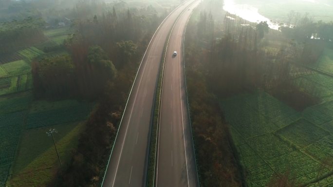 航拍早晨林间高速公路汽车奔驰