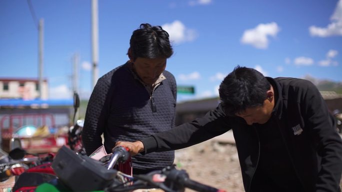 修理摩托车 维修 托摩车 维修理店 特写