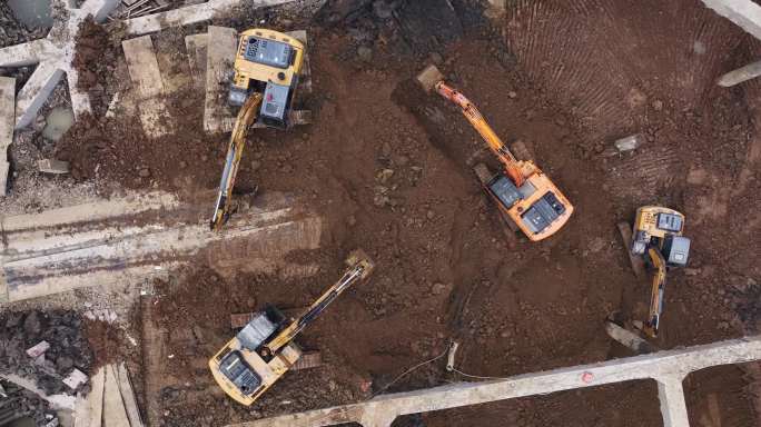 房屋建设挖掘机挖土