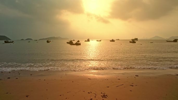 海上日出海浪沙滩渔船