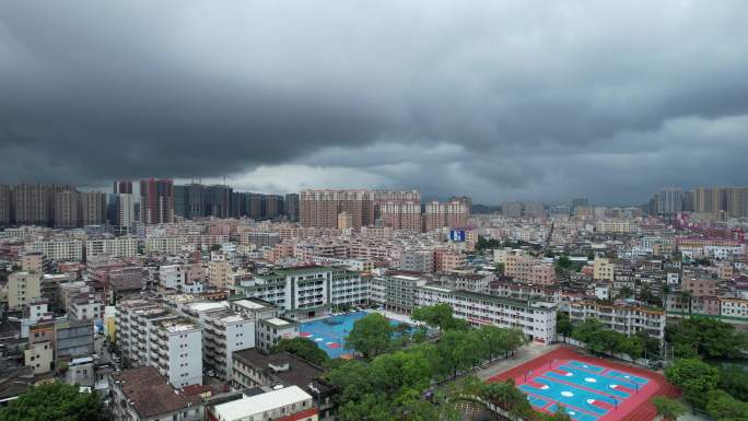 暴风雨来临前