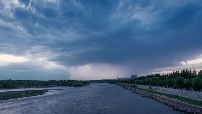 河面上的暴风雨闪电延时