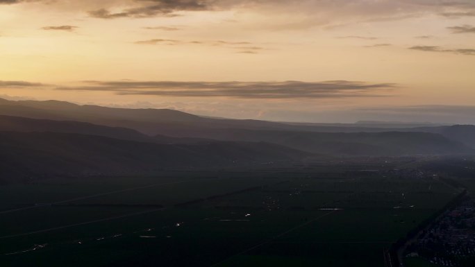 4K航拍新疆伊犁那拉提草原夕阳美景