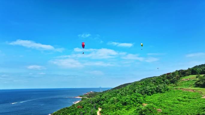 海边滑翔伞航拍