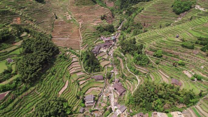 航拍浙江丽水云和梯田风景区白银谷古村落