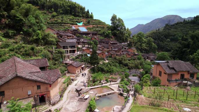 航拍浙江丽水云和梯田风景区白银谷古村落