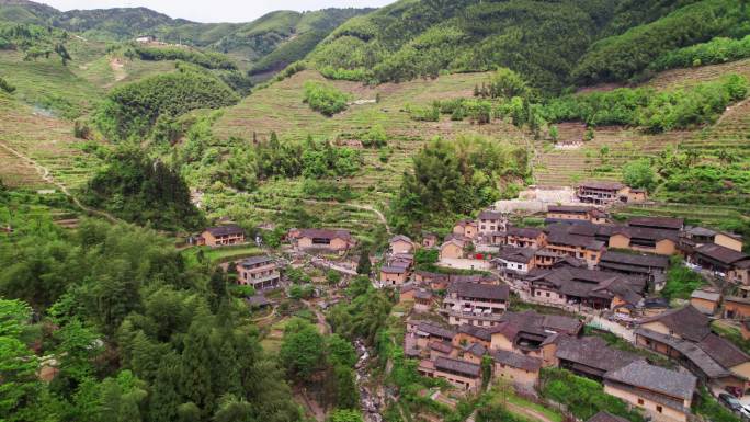 航拍浙江丽水云和梯田风景区白银谷古村落