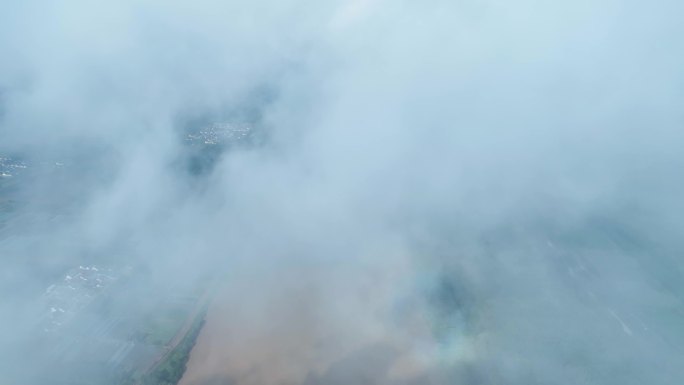 黄河雨后穿云航拍