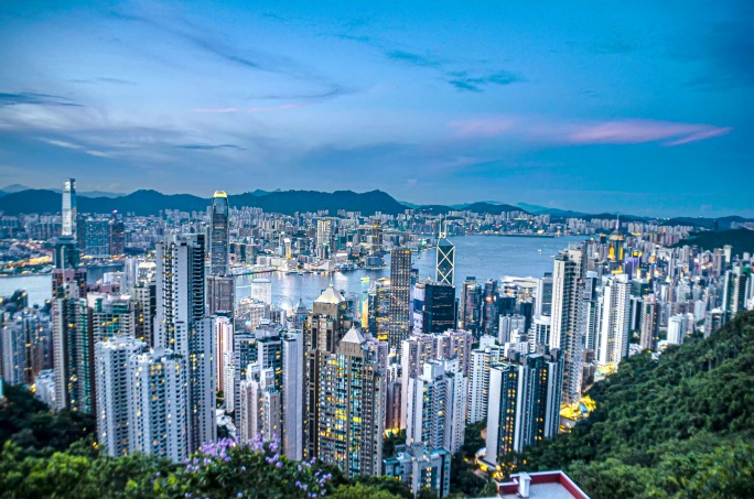 香港太平山鸟瞰维多利亚港日转夜延时