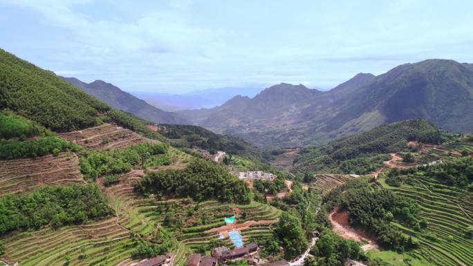 航拍浙江丽水云和梯田风景区白银谷古村落