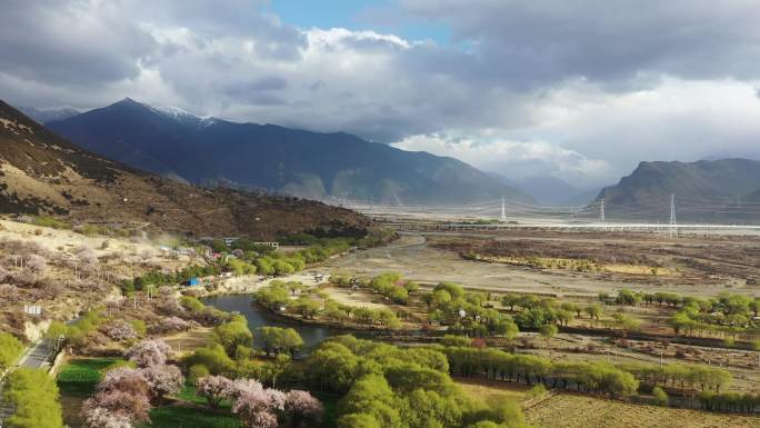 西藏林芝嘎啦村附近的美景