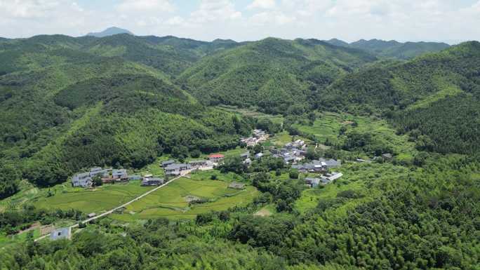 山区光影略过大地