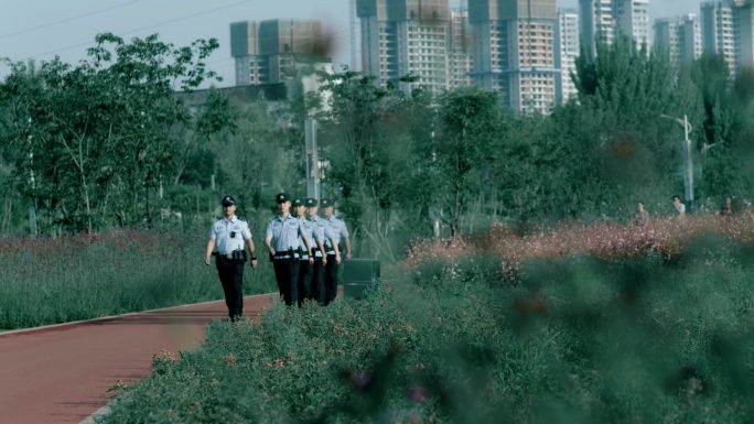 【4K】派出所民警列队巡逻