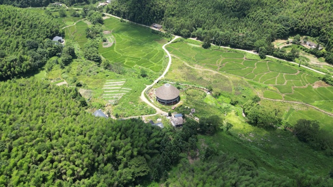 山区光影略过大地