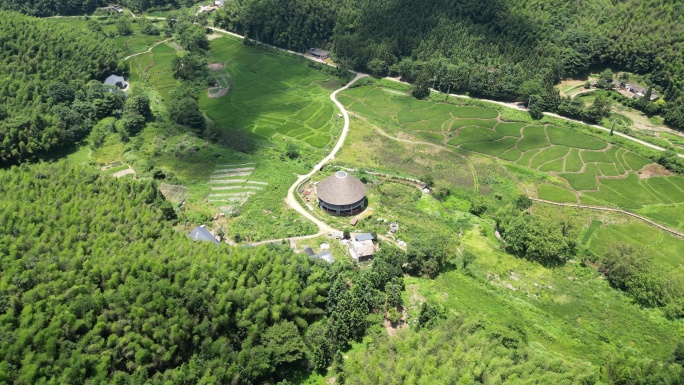 山区光影略过大地