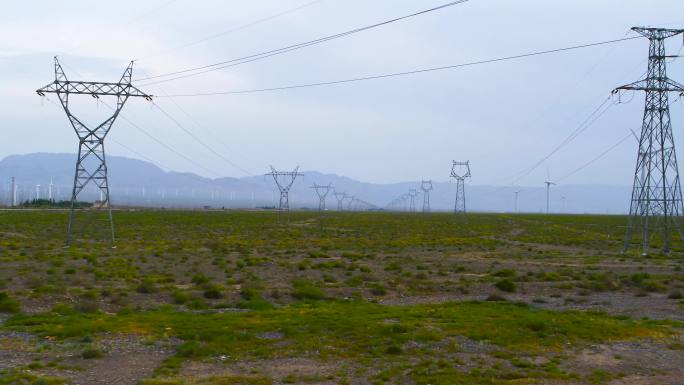 4K_北方大平原上的超高压电塔输电线路