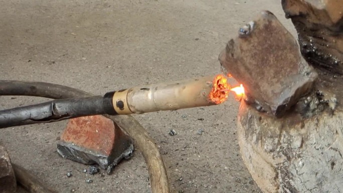火焰焊枪闪光焊工火花焊接逆光焊枪焊机焊接