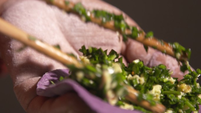 包饺子  紫薯皮饺子