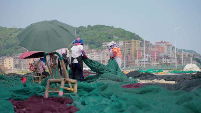 渔民织网补网