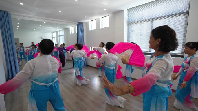 社区文化礼堂活动室舞蹈室老年大学舞蹈培训