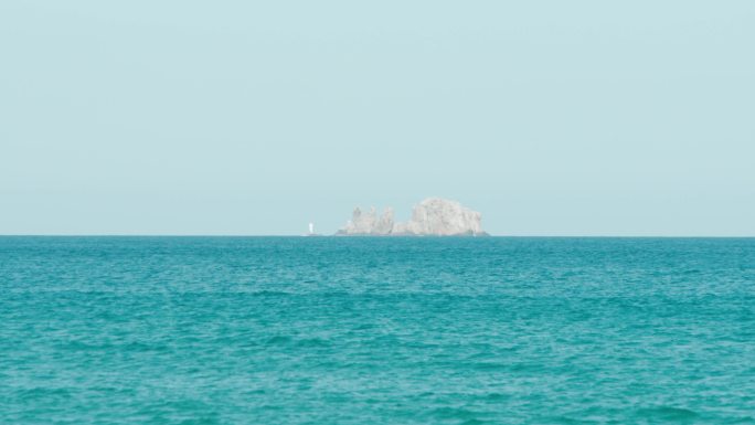 大海海水海平面-深海海面 双帆石 岩石