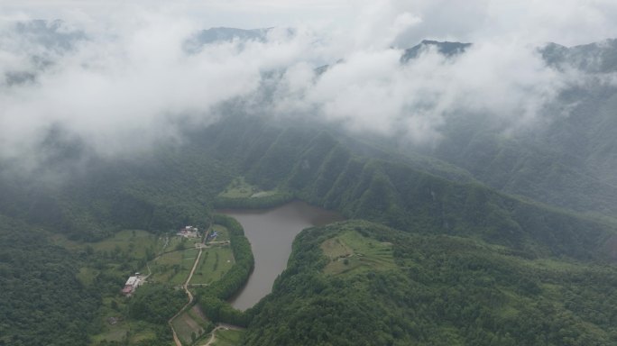 4K航拍汉中龙池湖