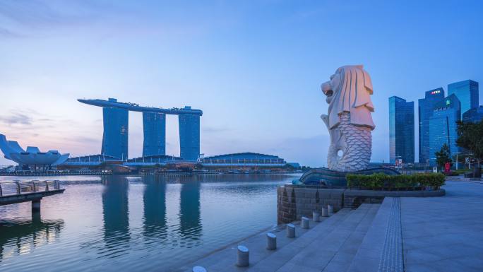 新加坡城市 - 2018年4月9日:新加坡鱼尾鱼公园夜到日在新加坡城市