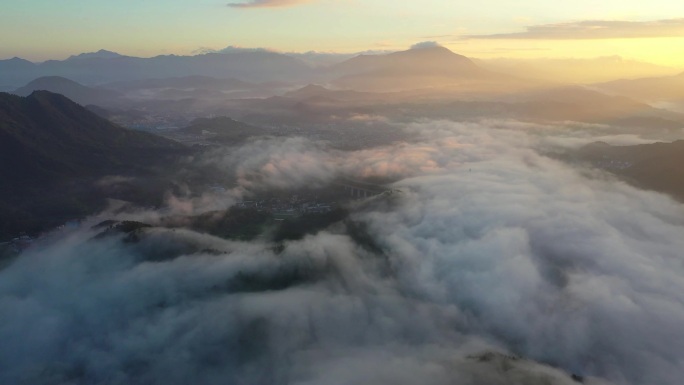 云海 山峦