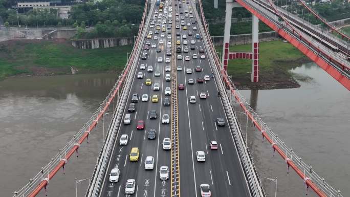 重庆桥梁晚高峰车流航拍27