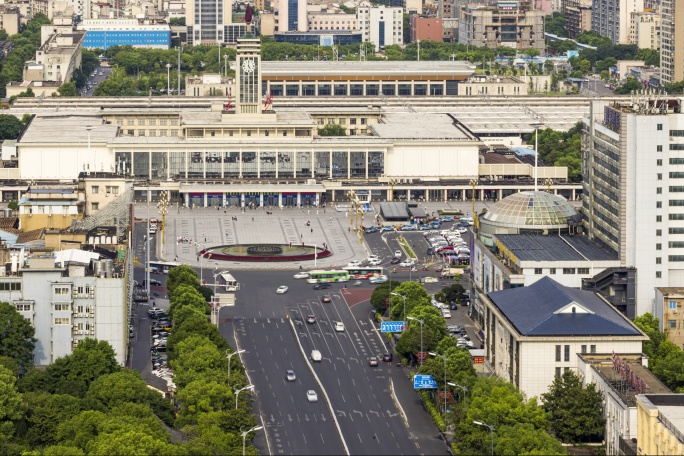 从五一路看长沙火车站