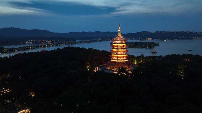 杭州西湖雷峰塔蓝调夜景航拍