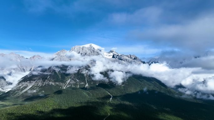 航拍玉龙雪山