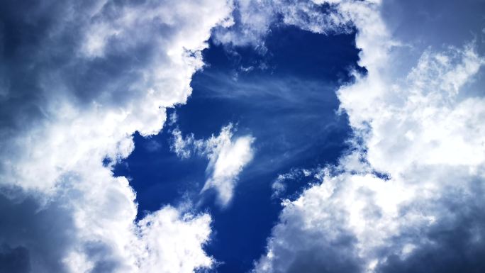 罕见蓝天映衬下的云卷云舒高清素材