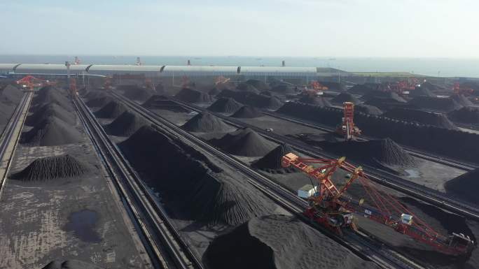 航拍-码头港口万吨大规模煤炭堆场