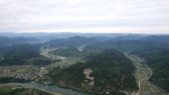 贵州黔东南大山中的村庄西江苗寨传统村落