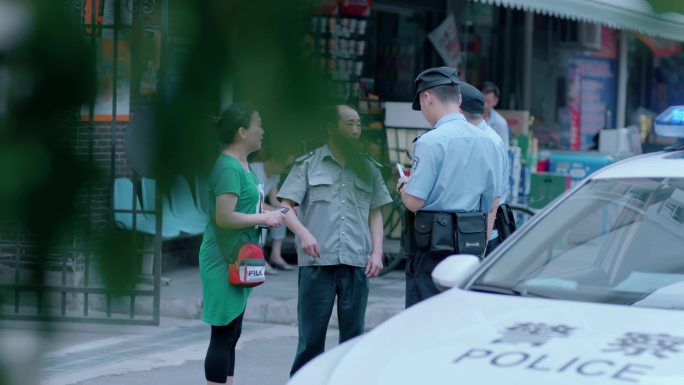 【4K】民警街头走访调查