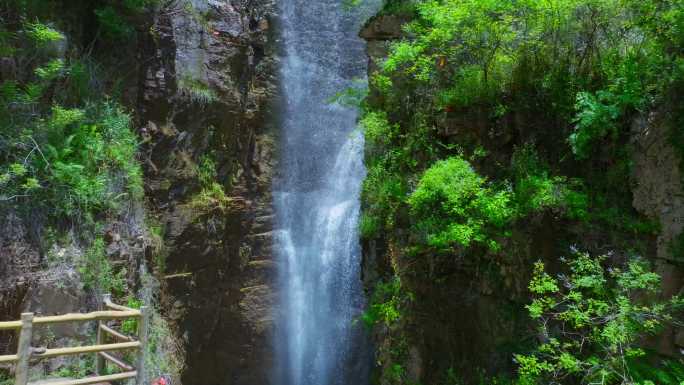 鲁山阿婆寨景区峡谷瀑布