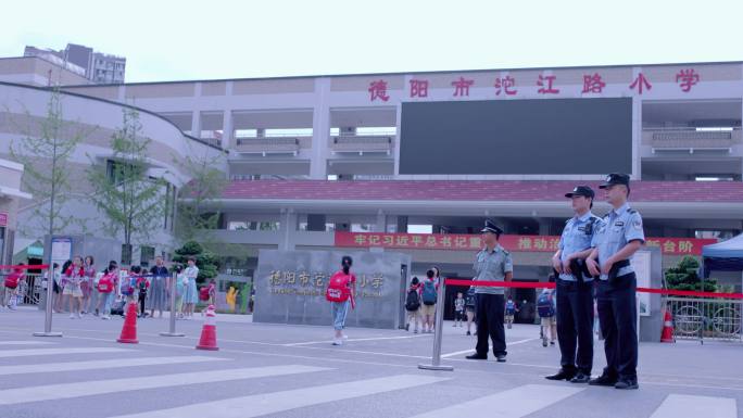 【4K】民警站岗维持秩序