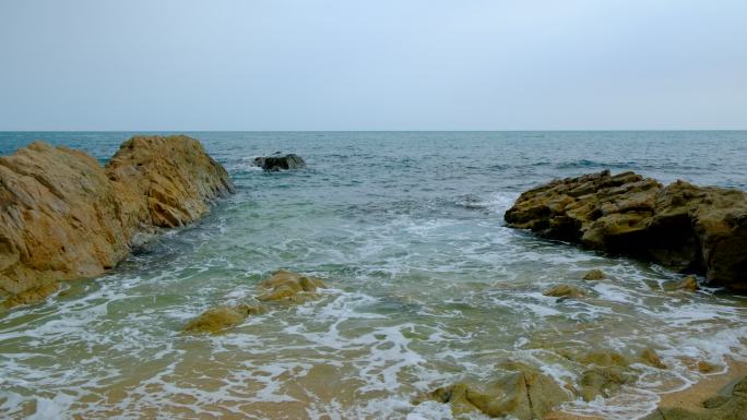 阴天大海 礁石 岩石 海浪 海景