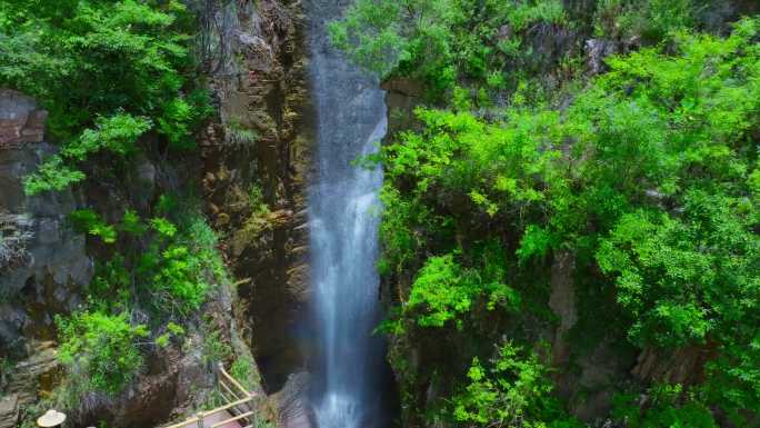 鲁山阿婆寨景区峡谷瀑布