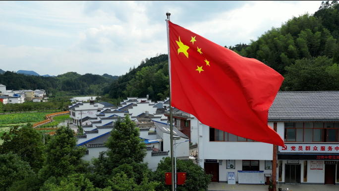 新农村五星红旗国旗飘扬4K