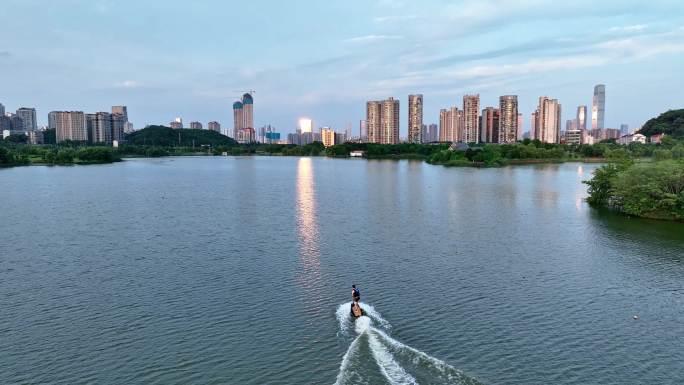 城市公园水上摩托极限运动
