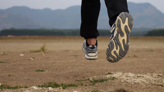 跑步奔跑脚步步伐