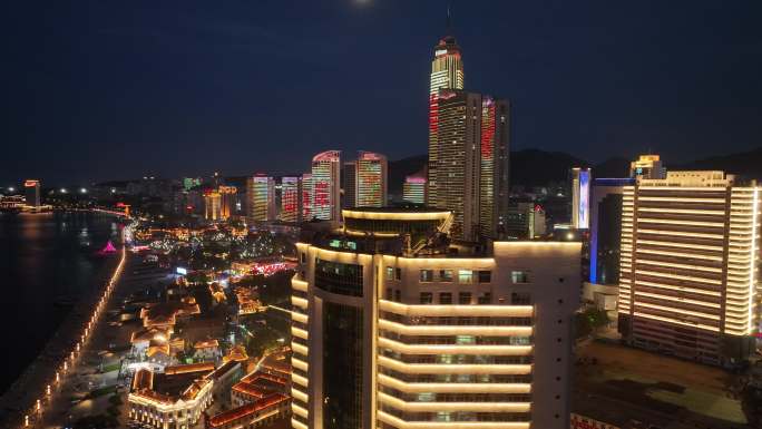 航拍山东烟台芝罘区朝阳街的月夜景色